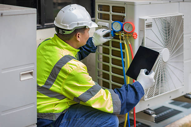 Professional Hvac technician working in Hillside, IL